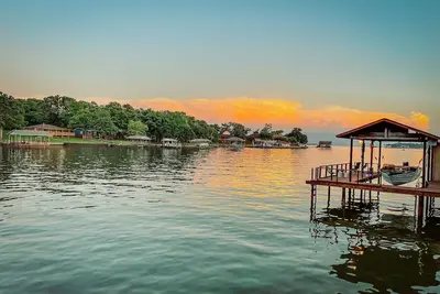 Image de Water Front Lake Cabin Pet Friendly and Free Paddle Boat and Kayaks!