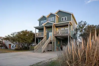 Image de ★Updated Obx Beach House w/Ocean Views, Walk to the Beach Mp7. 5 & Pet Friendly★