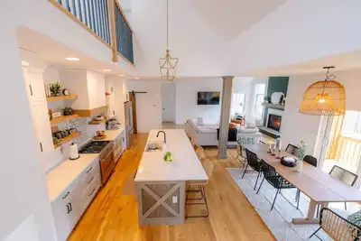Image de Luxury 4 bedroom house in a quiet, serene neighborhood