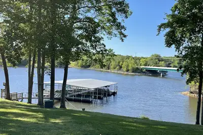 Image de Lake View Prime Location, Community Dock w swim ladders, covered boat slip,