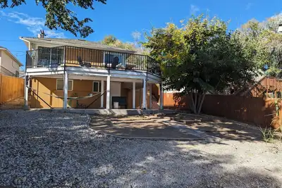 Image de 1 mi. to Midtown/Downtown, Restaurants & Parks.