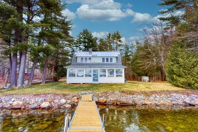 Image de Lakefront home with private dock, kayaks, firepit, grill, & sunroom