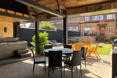 Image de Maison de ville au calme proche des lacs - Spa/ Sauna / Douche extérieure