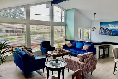 Image de Beautiful relaxing home 4br\/3ba near Light Rail