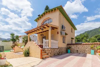 Image de Maison de vacances 'Calpe Chalet' près de la plage avec vue sur la mer, piscine et bain à remous
