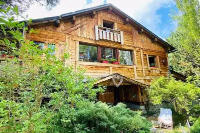chalet de 300 m2 12 voir plus  personnes 5 chambres, 5sdb/wc, Jacuzzi et Hamman