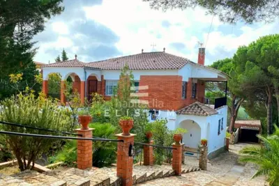 Image de Villa spacieuse 20 personnes, piscine, tennis, mini-golf, jardin, barbecue, . . .