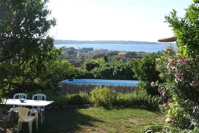 Image de Maison de charme dans spacieux verger de 2500 m2, piscine, vue Cap d'Antibes