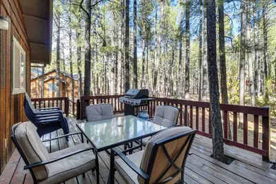 Image de Near Hiking & Golfing: Pinetop Cabin w/ Deck