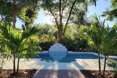 Image de La Maison Musique, Romantic French pool Villa, Downtown Mt. Dora, sleeps 12, pets