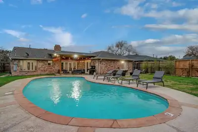 Image de Rustic Modern Escape | 4-Bd/2-Ba with Pool & Patio