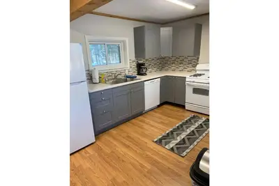 Image de Renovated 2-br cozy cottage in town on the trails!