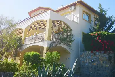 Image de Maison de vacances Alsancak pour 1 - 9 personnes avec 4 chambres à coucher - Maison de vacances
