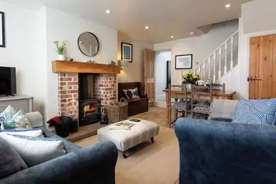 Image de Highly appointed pet & family friendly cottage with private parking & garden.