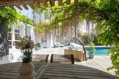 Image de Charmante maison dans venelle fleurie