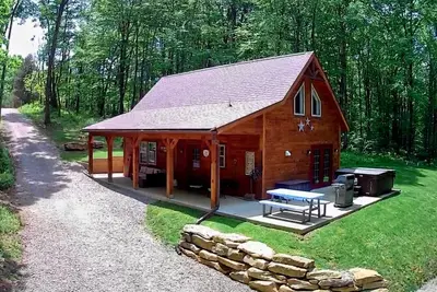 Image de Exceptionally Private Rustic Luxury Cabin adjacent to 16, 000 acres of Gamelands