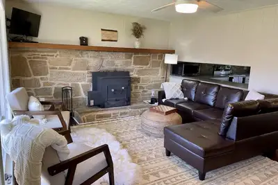 Image de Tranquil Paradise at Rich Mountain- Creek, birds and 15 Mins to Boone!