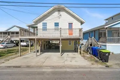 Image de Beach Cabin - perfect for your family getaway! Pet Friendly! by RedAwning