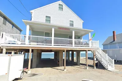 Image de Scituate oceanfront gem; 5br w/ wrap around deck. Perfect for family & friends