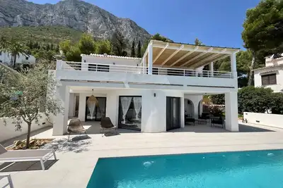 Image de Vue mer exceptionnelle pour cette belle maison entièrement rénovée