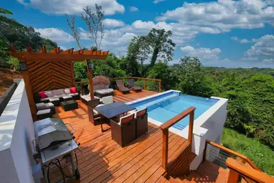 Image de Sunset and Ocean views at Sandy Feet Retreat with private infinity pool.