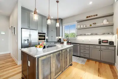 Image de Modern Beaver Lake Home - Lake Views - Public Beach\/Boat Ramp