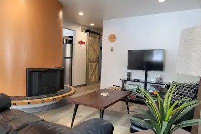 Image de Cozy centrally located two-bedroom home. Pet friendly!