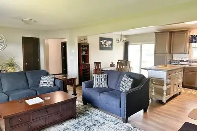 Image de Quiet country feeling in the city. 3 bed 2 bath.