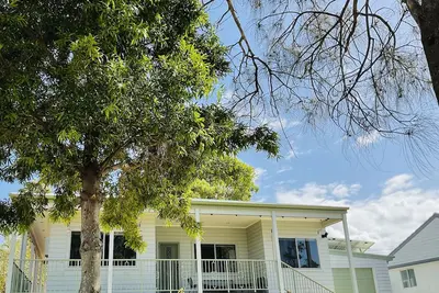 Image de Breathtakingly Charming Cottage With Water Views