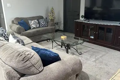Image de Cozy bran new 3 Bedroom 2 Bath Duplex Unit b