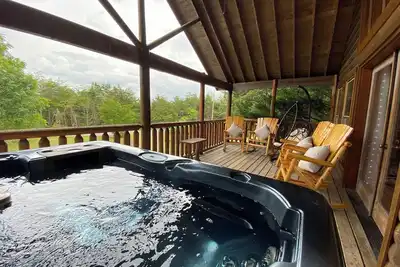 Image de *Spring special* 4 bed 2 Bath Private Cabin, 4 bed 2 bath cabin, flat yard hot tub