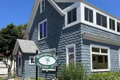 Image de Historical, newly remodeled apartment in the heart of Marquette Mi.