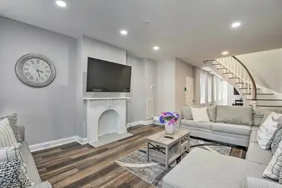 Baltimore Abode, Walk to Cross Street Market!