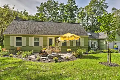 Image de Pittsford ‘Trolley Home’ - Near Erie Canal!