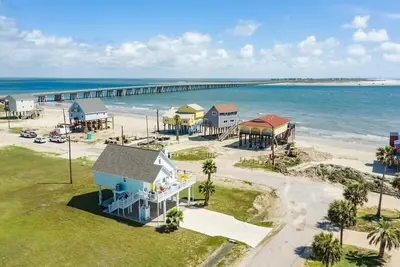 Image de Beach, Bridge & Blue—Scenic Stay with Stellar Fishing Access