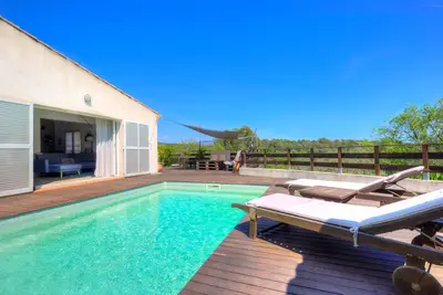 Image de Villa individuelle avec piscine et parking privé