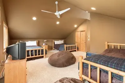 Snoqualmie Pass Cabin Walking Distance to Lifts