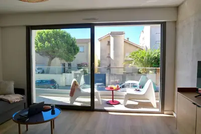 Image de Superbe T2 neuf climatisé 2nd ligne, balcon, jardin, prestations haut de gamme 2