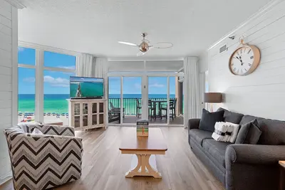 Image de Jade East Towers 420 - Updated Gulf Front Condo, Downtown Destin, Pool, Hot Tub!