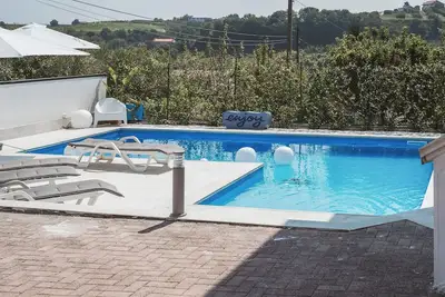 Image de Quiet 2 bedroom apartment in villa with pool and barbecue, 1km from the sea