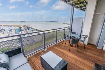 Image de Ocean Breeze - Harbour Views from Private Balcony