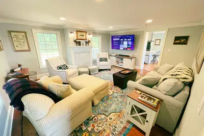 Image de Cape Charles Va retreat with game arcade 👾, fire pit 🔥, Peloton 🚴🏽‍♀️, Ev🔋