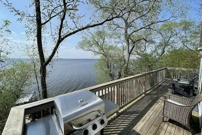 Image de Secluded Lake House Retreat – Book Now!