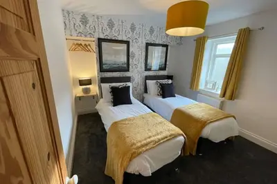 Image de Entire townhouse hosted by Beni