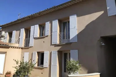 Image de Lumineux appartement de 100 m2 à Pernes-Les-Fontaines entre Ventoux et Avignon.