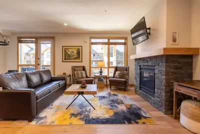 Image de Stunning Mountain views! Spring Creek Tamarack Canmore 2 bd/2b Dt sleeps 8