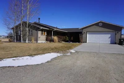 Image de Country home in the Bitterroot close to skiing, hiking and lakes