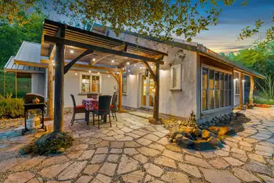 Image de Beautiful, Modern Straw Bale House