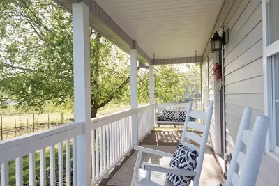 Image de Cozy Cottage located in an Apple Orchard - 5 mins from Downtown Hendersonville