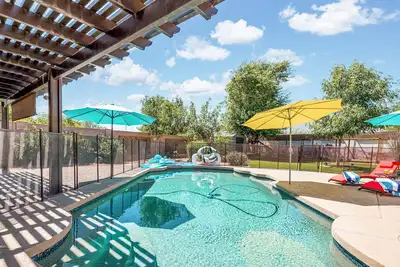 Image de Peoria-90 Degree Heated Private Pool-Shuffleboard Table, Foosball, Pool Table